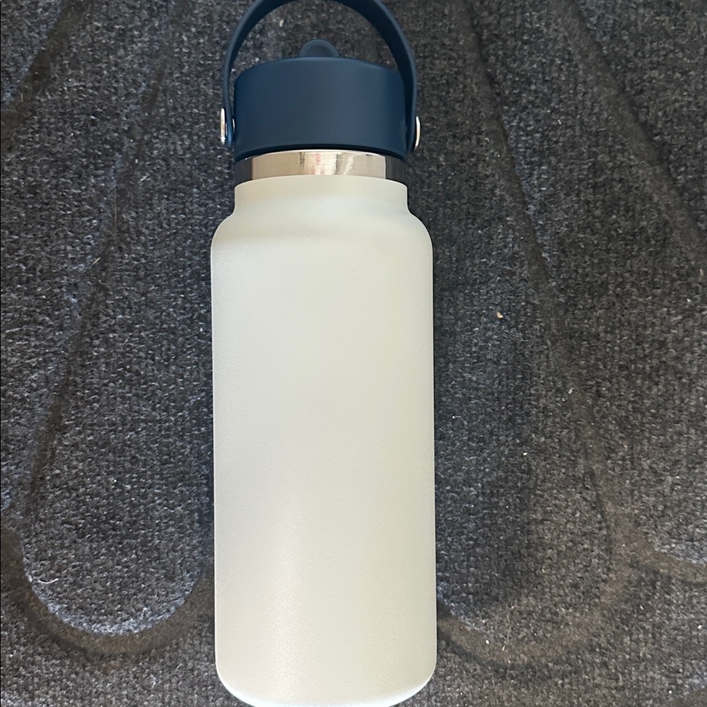 HYDROFLASK 32oz BOTTLE & BOTTLE CARRIER - Picture 6 of 6